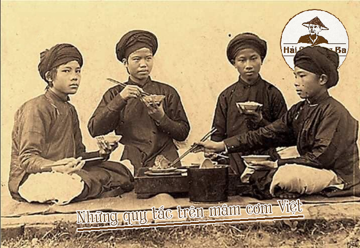 mọi người đang ăn cơm