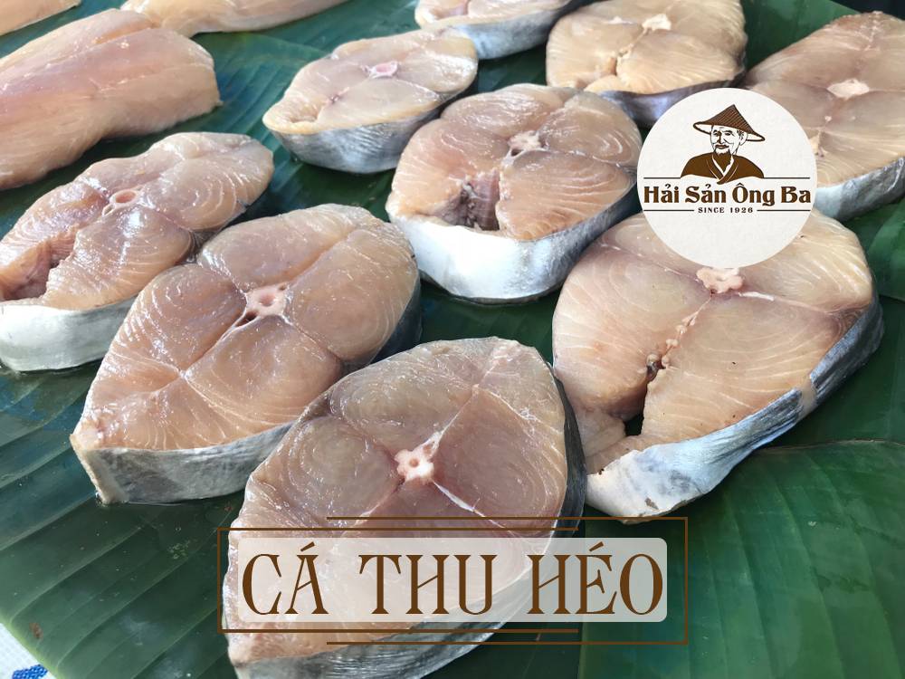 khúc cá thu héo ( một nắng ) trên tàu lá chuối,