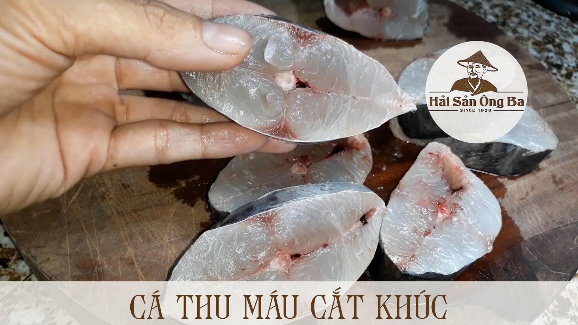 tay cầm khúc cá thu