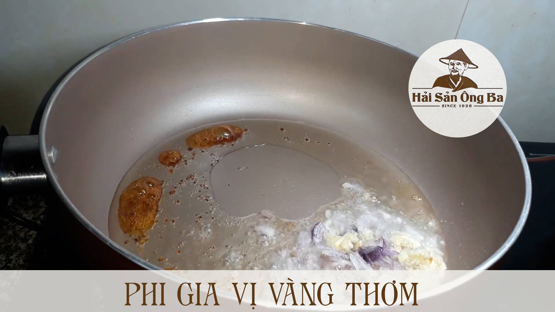 chảo trên bếp, nấu ăn