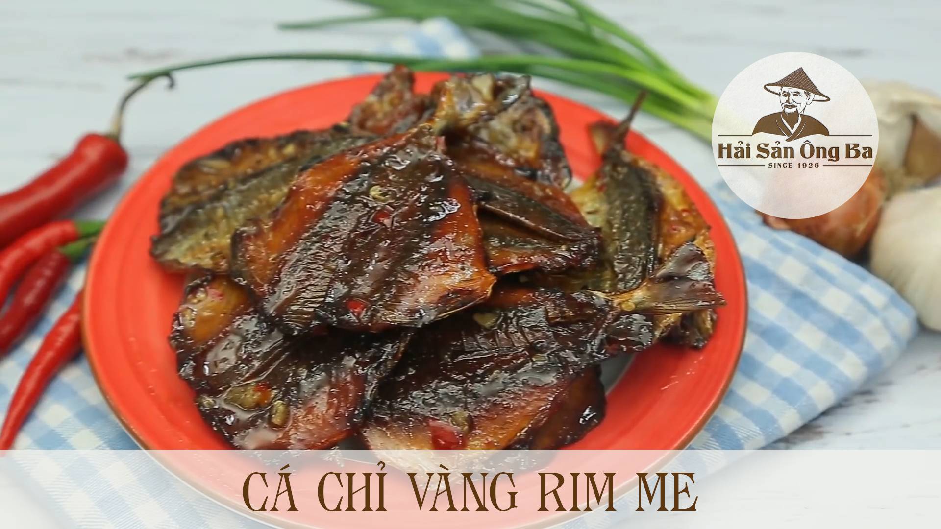 món ăn, đĩa cá chỉ vàng rim me, quả ớt