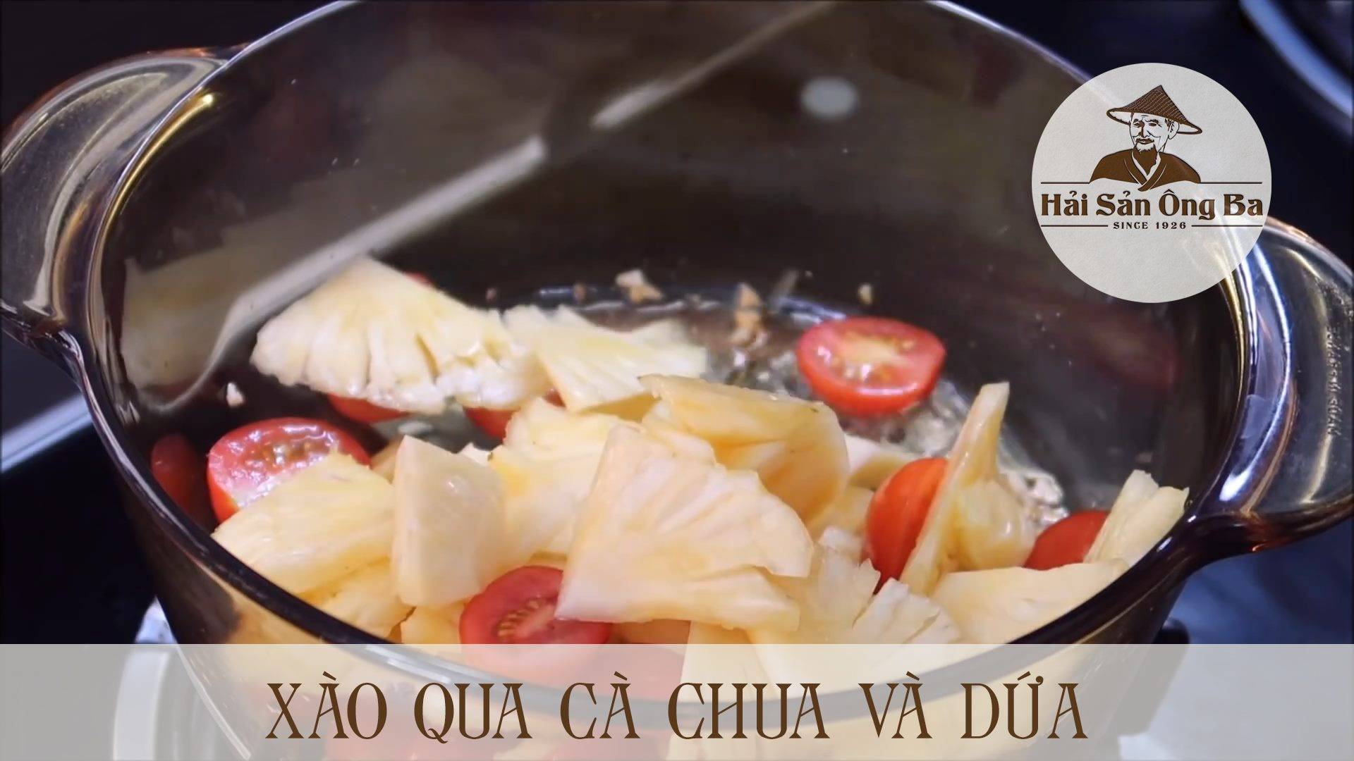 xào dứa cà chua, cái xoong