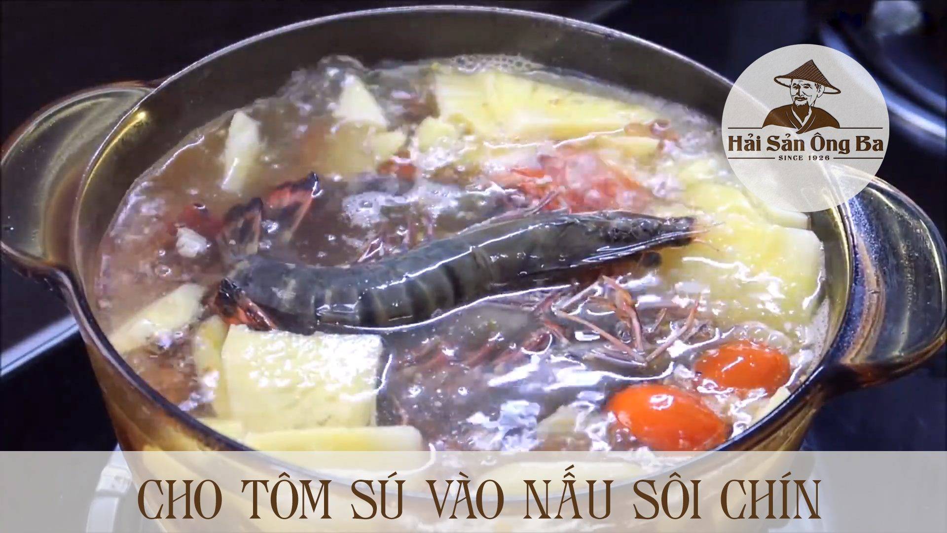con tôm sú, xoong canh chua