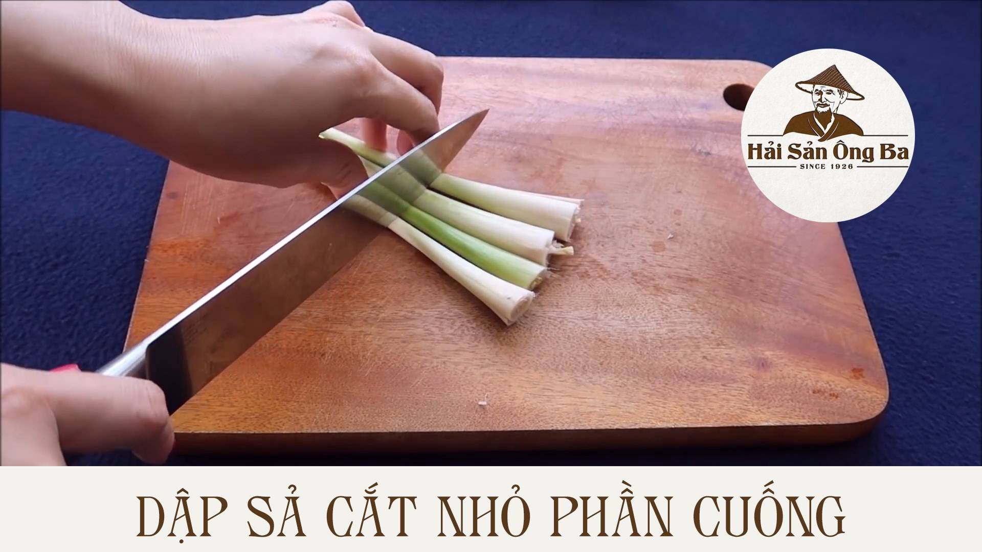sơ chế củ sả bằng dao