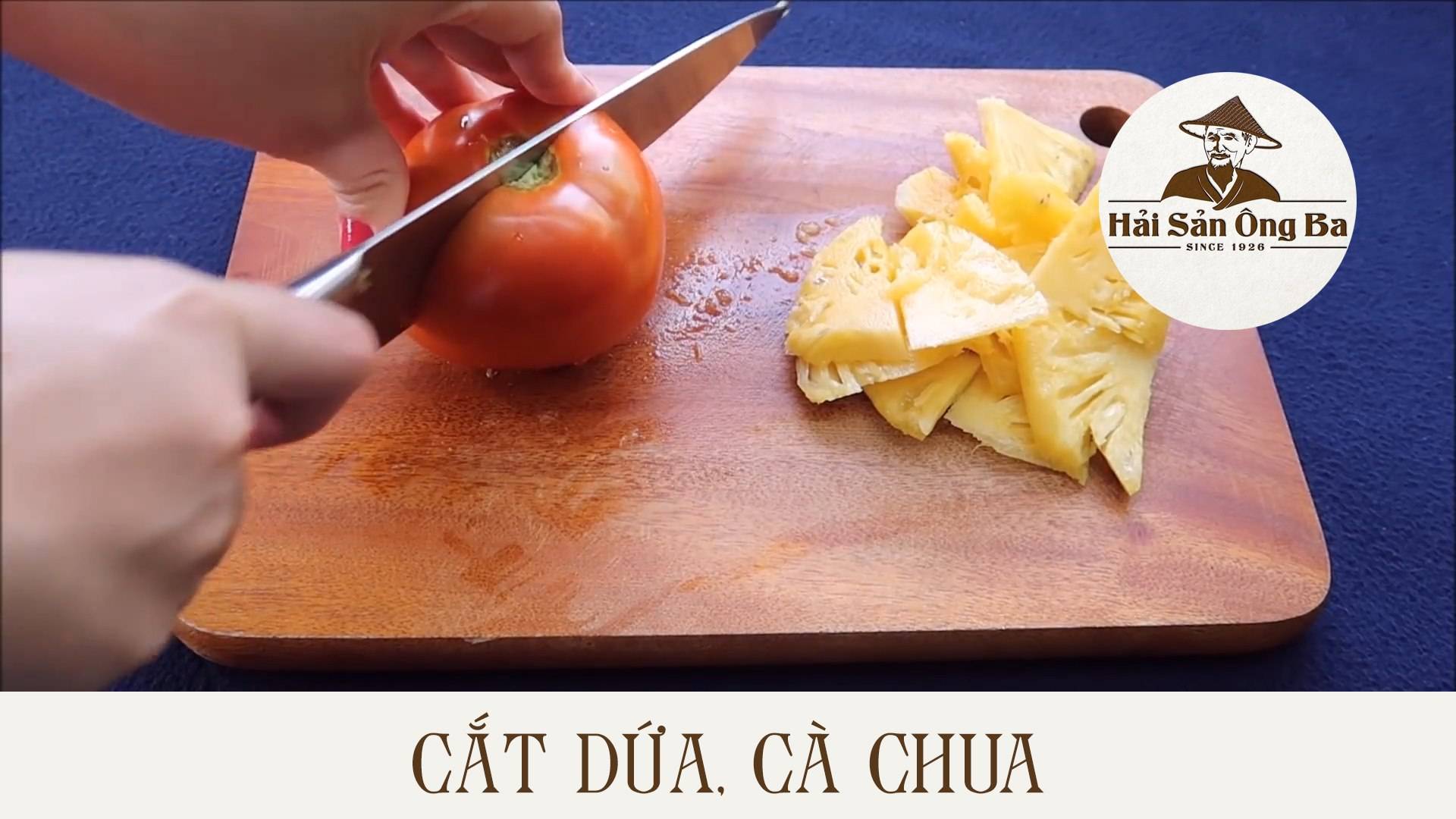 bổ quả cà chua và dứa, hoa quả, trái cây,
